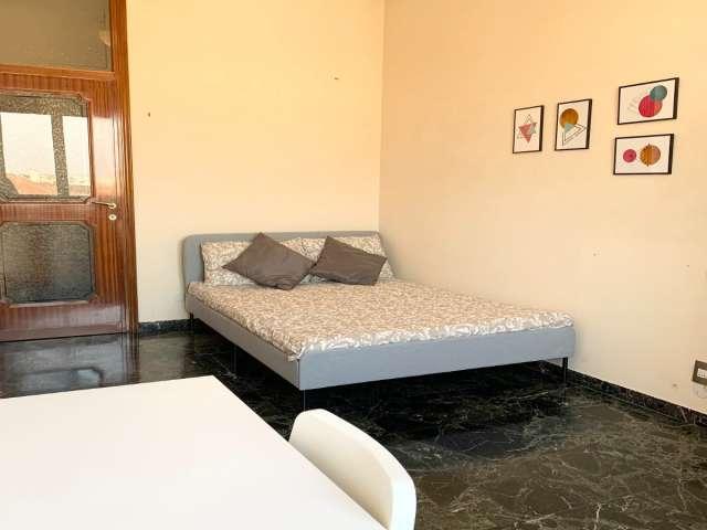 Camera in appartamento condiviso con 10 camere da letto a Buenos Aires, Milano