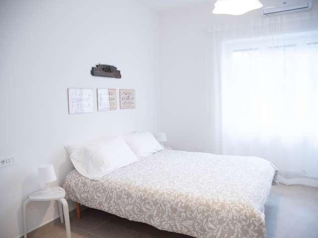 Camera in appartamento condiviso con 2 camere da letto a Tomba di Nerone, Roma