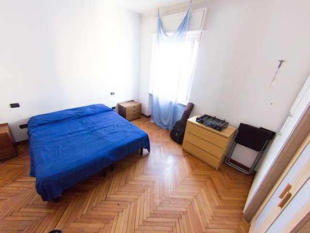 Camera in appartamento condiviso con 2 camere da letto a Ghisolfa, Milano