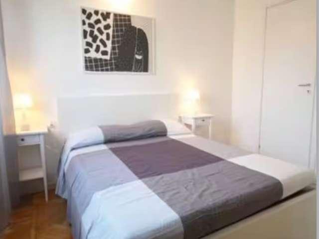 Camera in appartamento condiviso con 2 camere da letto a Giambellino, Milano