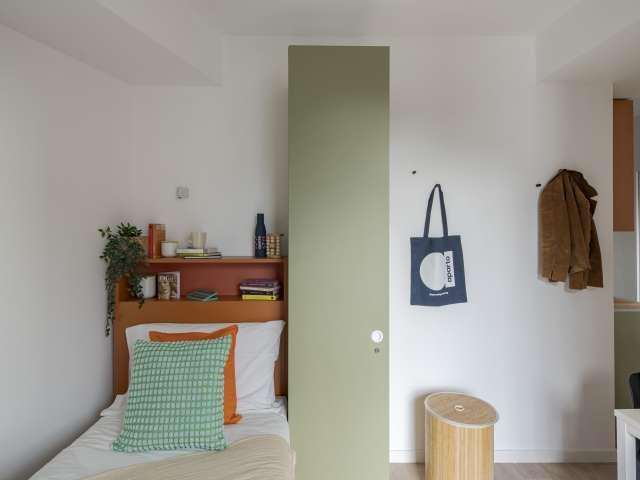 Camera in appartamento condiviso con 2 camere da letto, Novoli Firenze Nova