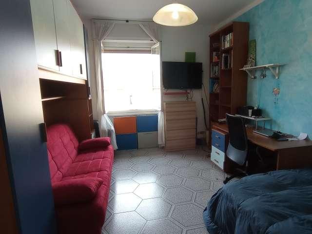 Camera in appartamento condiviso con 2 camere da letto, Stadera, Milano