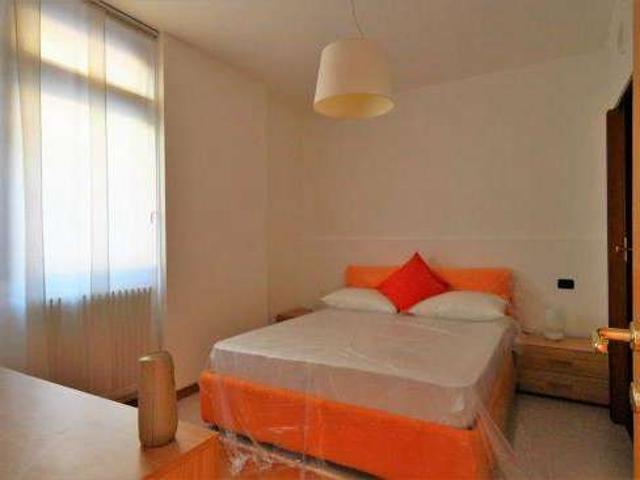 Camera in appartamento condiviso con 2 camere da letto, Tibaldi, Milano
