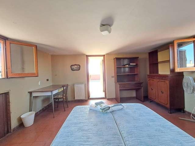 Camera in appartamento condiviso con 7 camere da letto, Sette Bagni, Roma