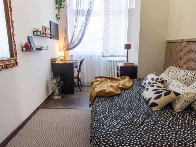 Camera in appartamento condiviso con 4 camere da letto a Tormarancia