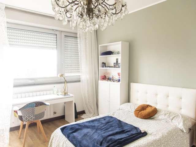 Camera in appartamento condiviso con 4 camere da letto a Laurentino, Roma