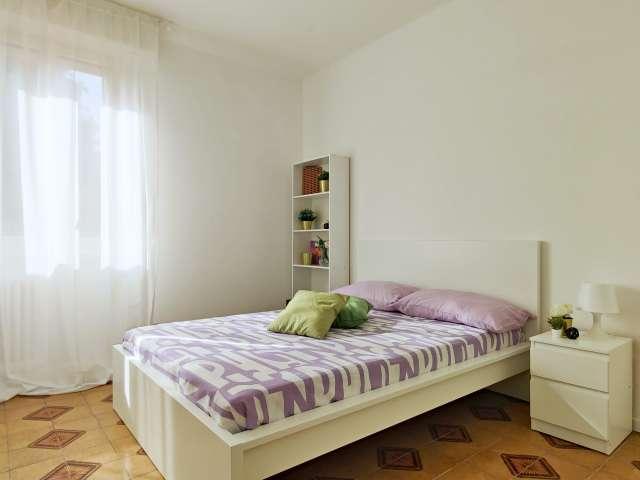 Camera in appartamento condiviso con 4 camere da letto a Lodi Corvetto, Milano