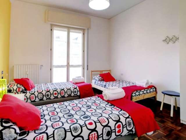 Camera in appartamento condiviso con 4 camere da letto a Rho, Milano