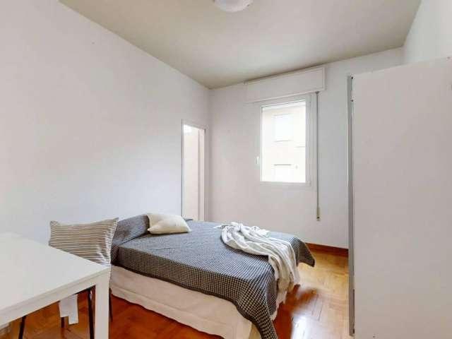 Camera in appartamento condiviso con 4 camere da letto a San Bellino