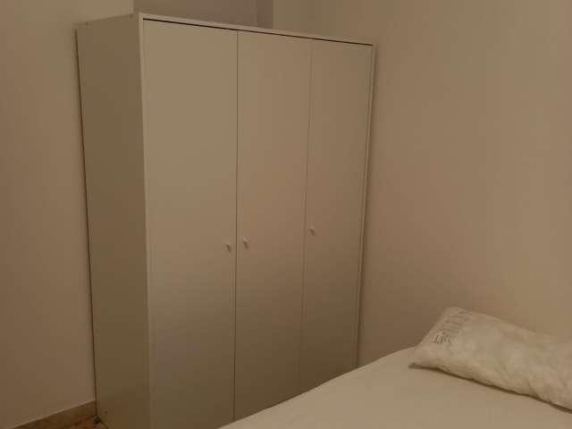 Camera in appartamento condiviso con 4 camere da letto a San Donato, Bologna