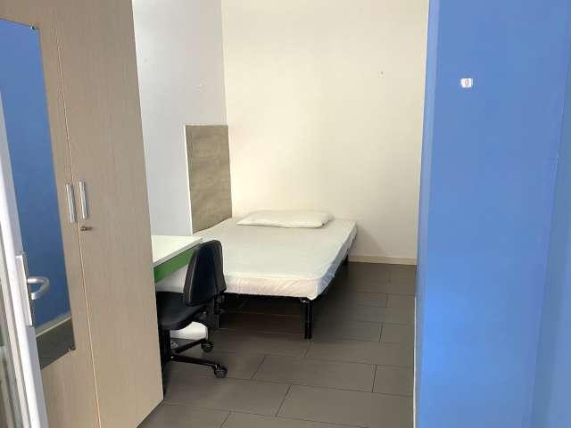 Camera in appartamento condiviso con 4 camere da letto, Giardinetti Tor Vergata