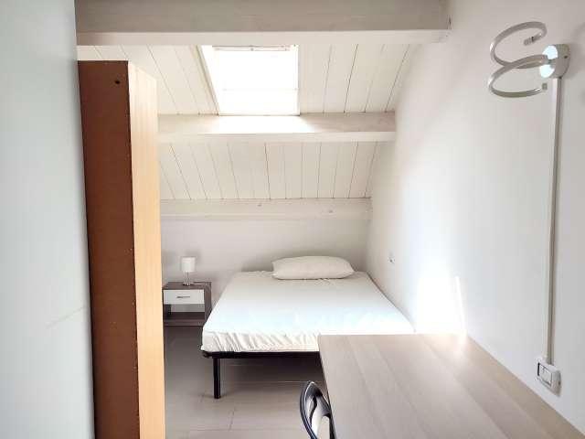 Camera in appartamento condiviso con 4 camere da letto, Giardinetti Tor Vergata