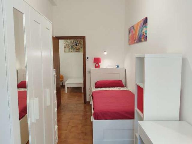 Stanza in appartamento condiviso con 4 camere da letto a Campo di Marte Centro