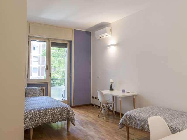 Camera in appartamento condiviso con 4 camere da letto in Corsica, Milano
