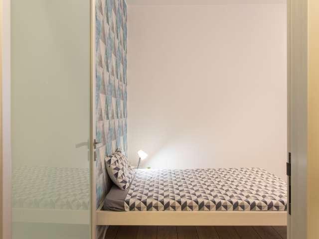 Camera in appartamento condiviso con 4 camere da letto in affitto a Bande Nere, Milano