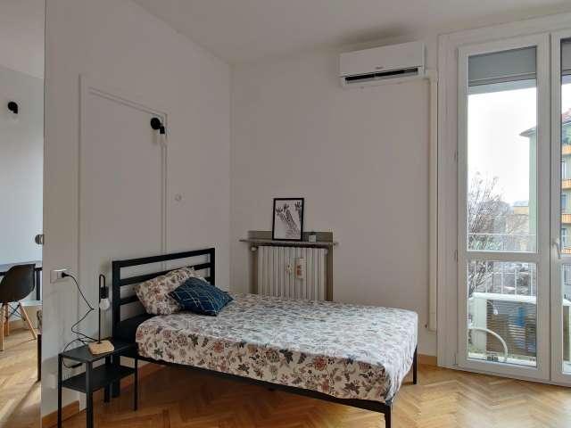 Camera in appartamento condiviso con 4 camere da letto in Umbria Molise, Milano