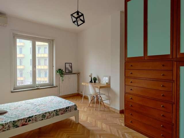 Camera in appartamento condiviso con 4 camere da letto in Umbria Molise, Milano