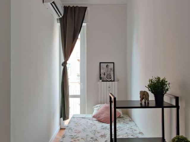 Camera in appartamento condiviso con 4 camere da letto in Umbria Molise, Milano