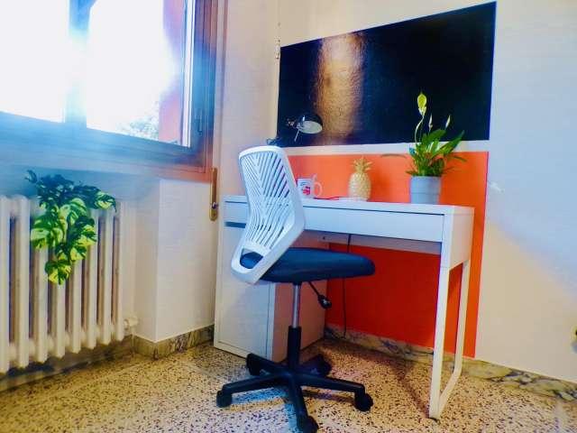 Camera in appartamento condiviso con 4 camere da letto, San Donato, Bologna