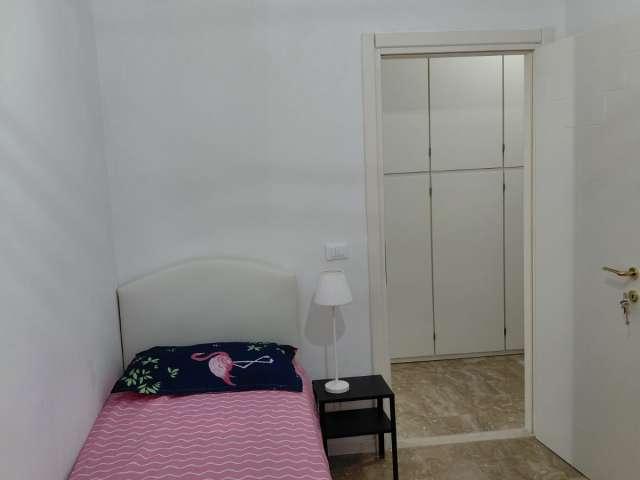 Camera in appartamento condiviso con 4 camere da letto, San Rocchino, Brescia