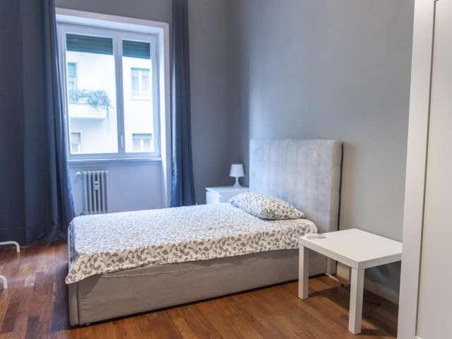Camera in appartamento condiviso con 5 camere da letto a Parioli, Roma