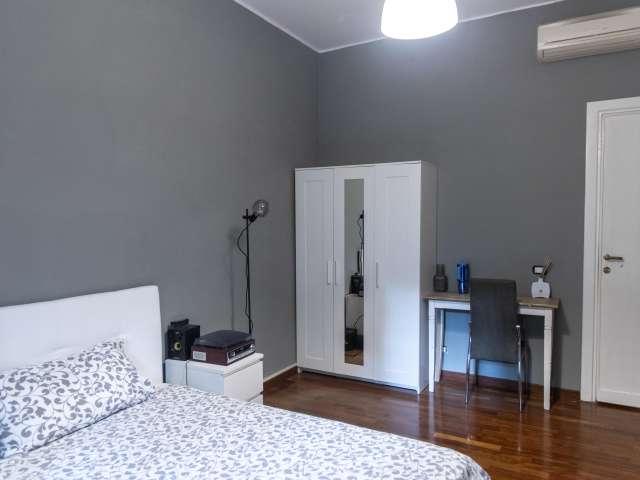 Camera in appartamento condiviso con 5 camere da letto a Parioli, Roma