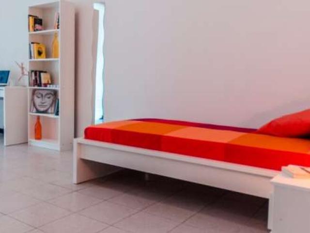 Camera in appartamento condiviso con 5 camere da letto in Centro, Torino