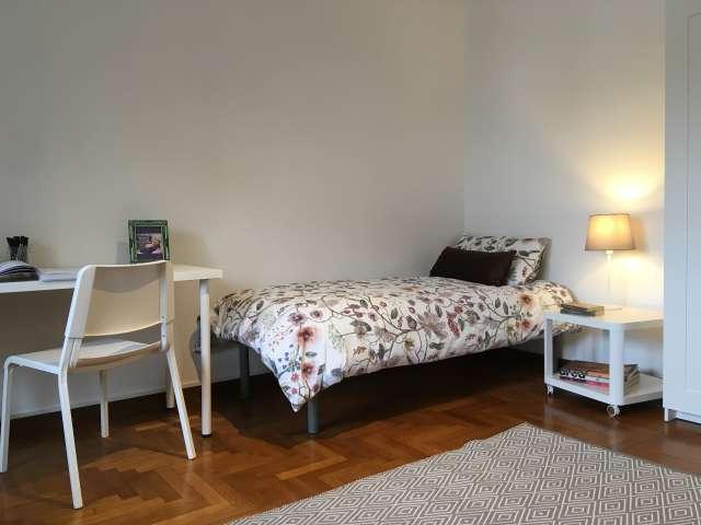Camera in appartamento condiviso con 6 camere da letto a Fiera, Padova