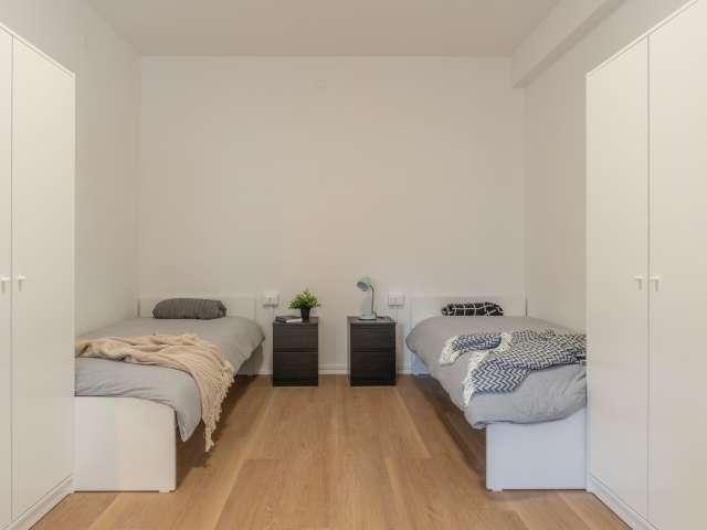 Camera in appartamento condiviso con 6 camere da letto a Santissimo, Trento