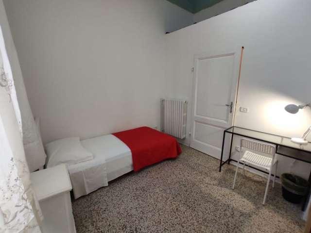 Camera in appartamento condiviso con 6 camere da letto, Isolotto Cintoia
