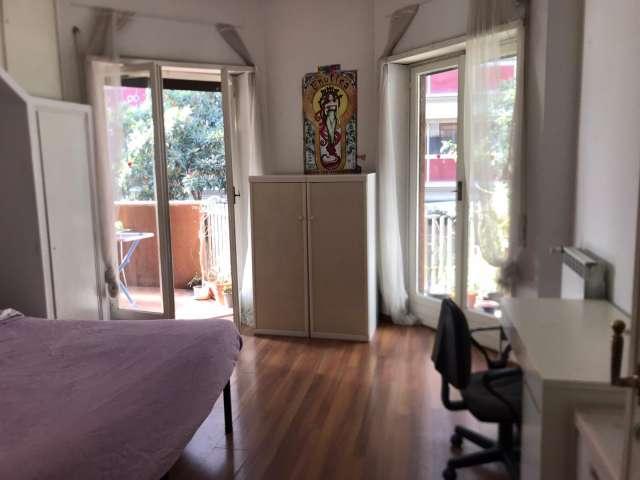 Camera in appartamento condiviso con 6 camere da letto, Trastevere, Roma