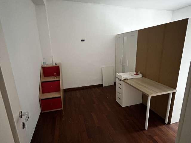 Camera in appartamento condiviso con due camere da letto a Maciachini Maggiolina, Milano