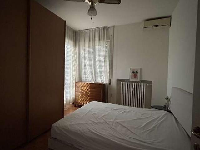 Camera in appartamento condiviso con due camere da letto a Greco, Milano