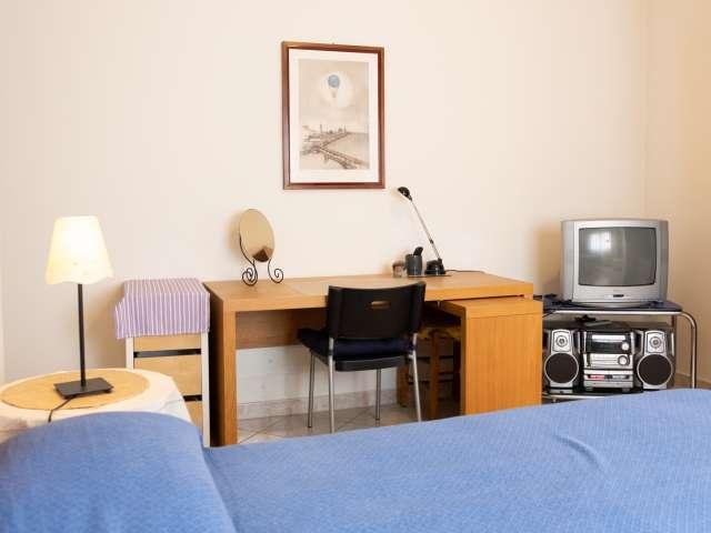 Camera in appartamento condiviso con due camere da letto, La Romanina, Roma
