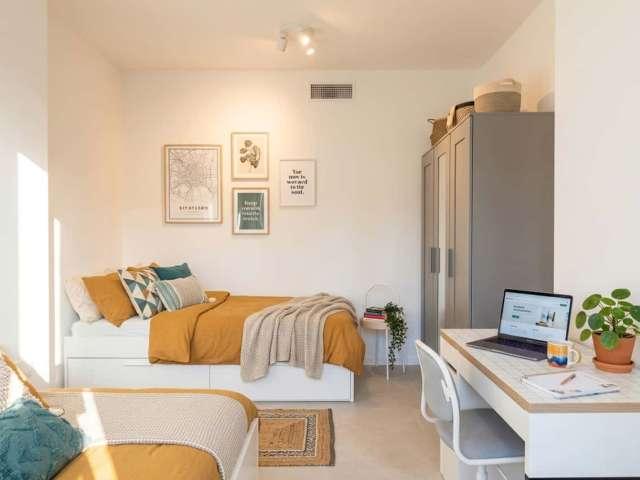 Camera in appartamento condiviso con una camera da letto, Bovisa, Milano