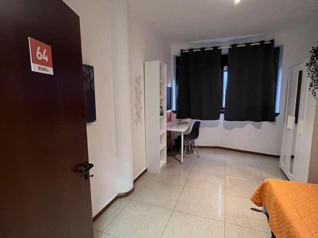 Camera in appartamento condiviso di 13 camere a San Martino, Trento