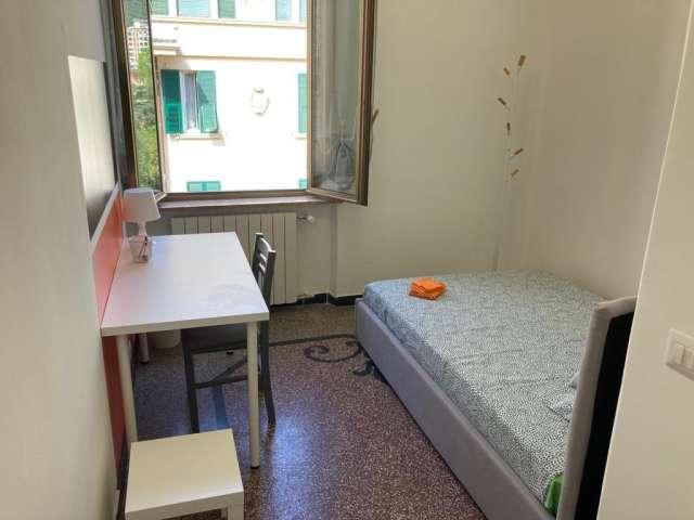 Camera in appartamento condiviso in affitto a San Fruttuoso, Genova