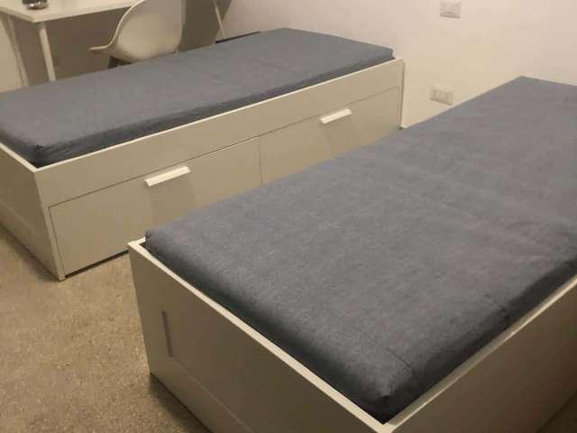 Camera in Piazza Erasmo Piaggio, Roma, di 20 m² con 3 camere da letto
