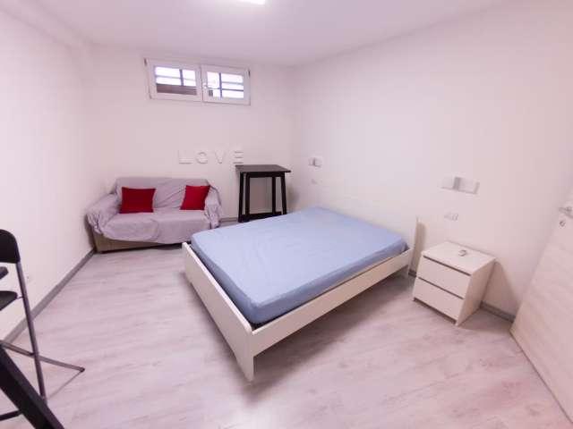 Camera in un appartamento condiviso con 3 camere da letto a Bovisa, Milano