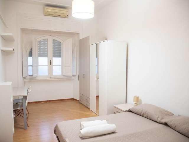 Camera in un appartamento condiviso con 4 camere da letto a Parioli, Roma
