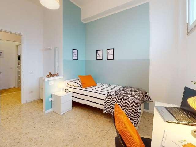 Camera in un appartamento condiviso con 6 camere da letto a Sant'Eustachio, Brescia