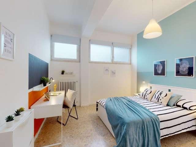 Camera in un appartamento condiviso con 6 camere da letto a Sant'Eustachio, Brescia