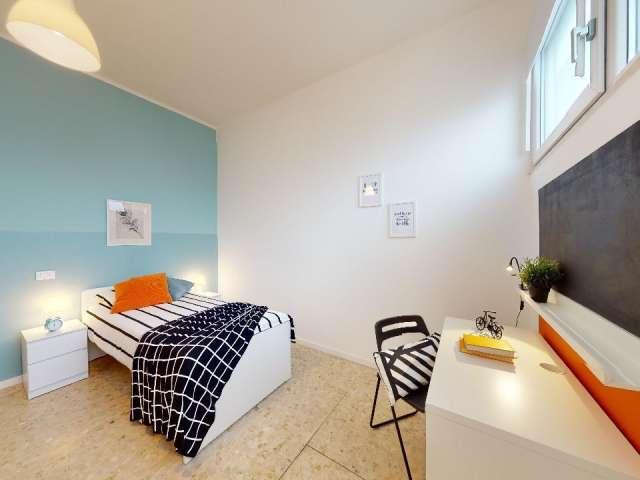 Camera in un appartamento condiviso con 6 camere da letto a Sant'Eustachio, Brescia