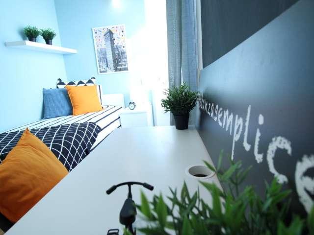 Camera in un appartamento condiviso con 6 camere da letto, Borgo Trento, Brescia