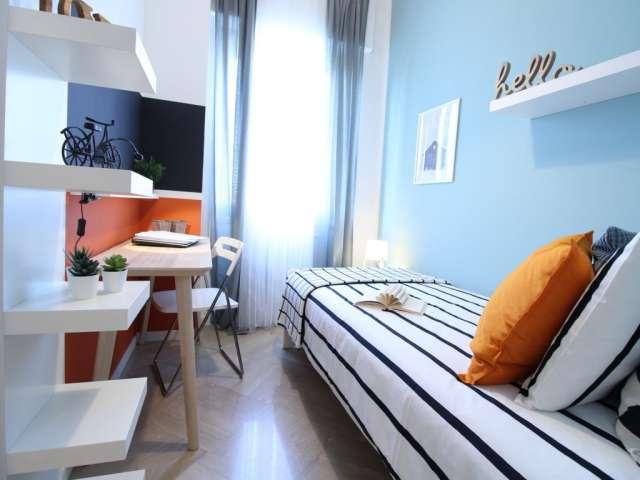 Camera in un appartamento condiviso con 6 camere da letto, Borgo Trento, Brescia