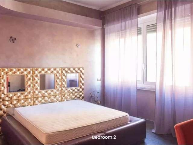 Camera in Via dei Campi Flegrei, Roma di 210 m² con 6 camere da letto