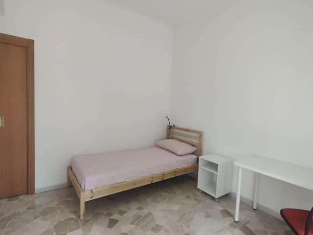 Camera in Via Lanfranco della Pila, Milano di 54 m² con 2 camere da letto