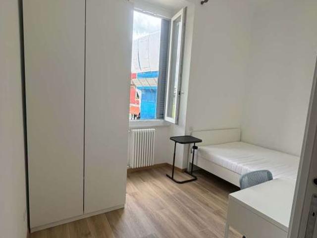 Camera in Via Privata Giampietrino, Milano, di 70 m² con 3 camere da letto