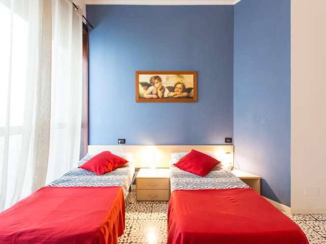 Camera luminosa in appartamento con 1 camera da letto a Vigentina, Milano