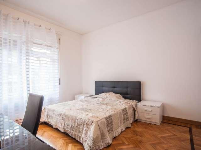 Camera moderna in appartamento con 5 camere da letto a Balduina, a Roma